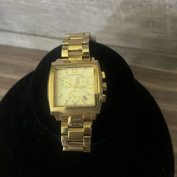 Michael Kors Gold Woman’s Watch - Picture 1 of 8